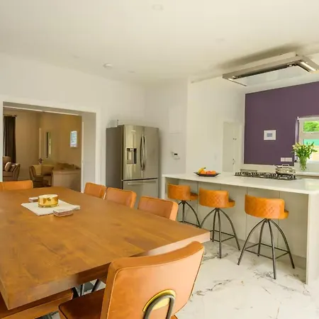 Casa vacanze The Stone House Sleeps 10 With Parking *