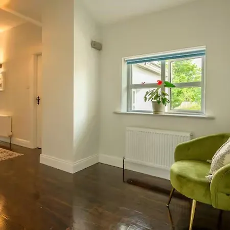 The Stone House Sleeps 10 With Parking