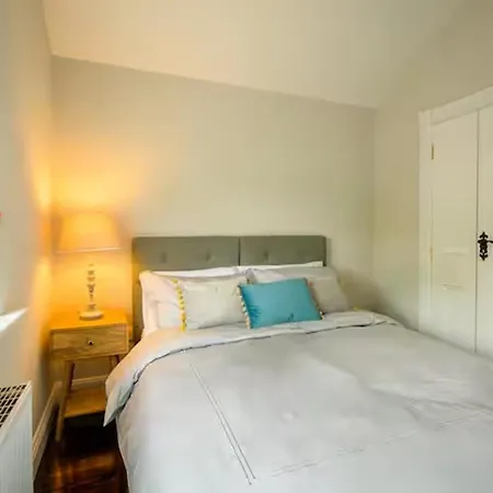 The Stone House Sleeps 10 With Parking 別荘